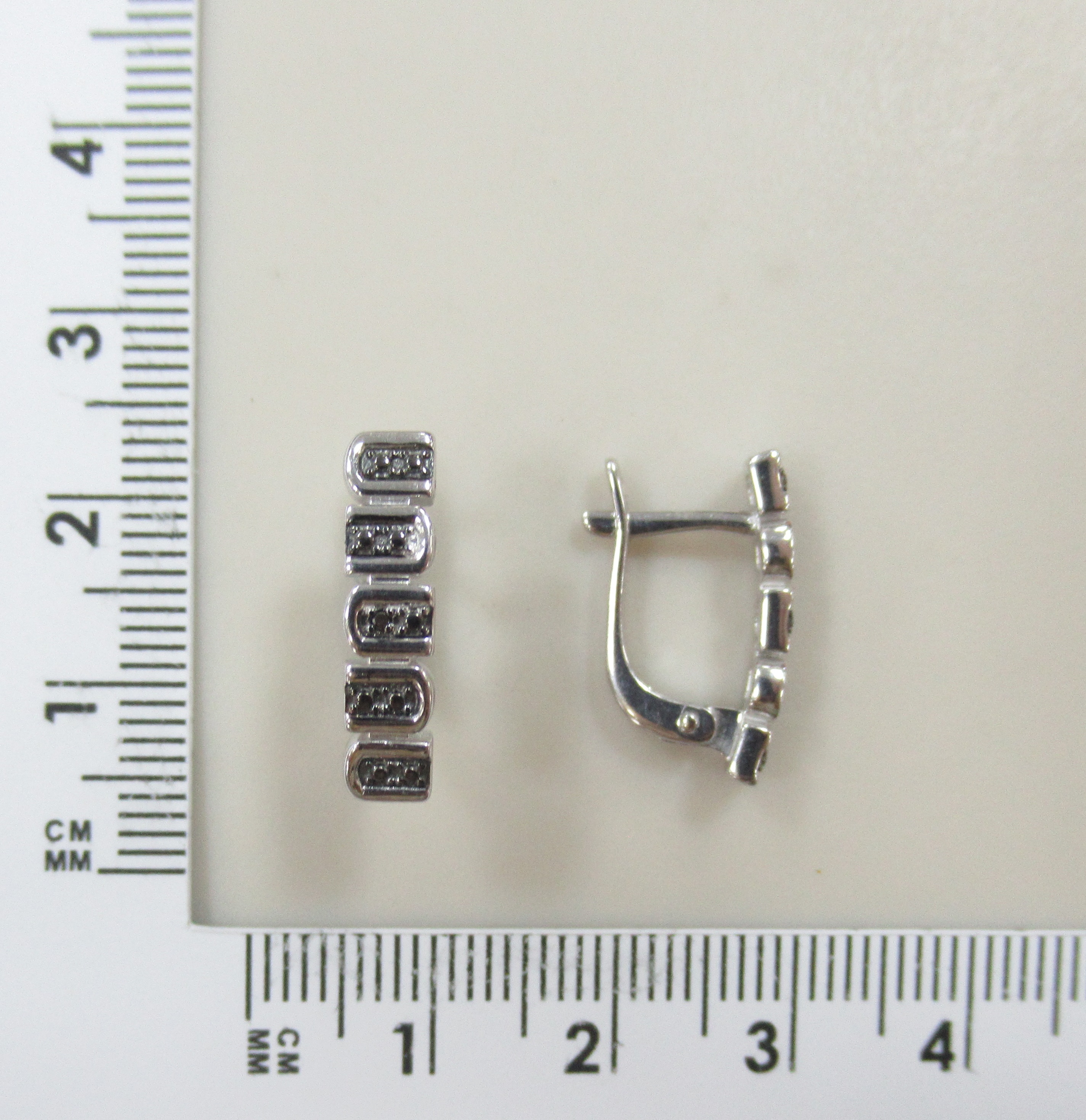 Серебряные серьги с черными бриллиантами